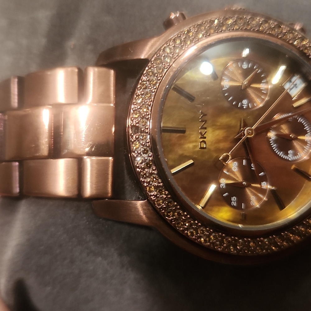 DKNY Watch - Picture 4 of 7